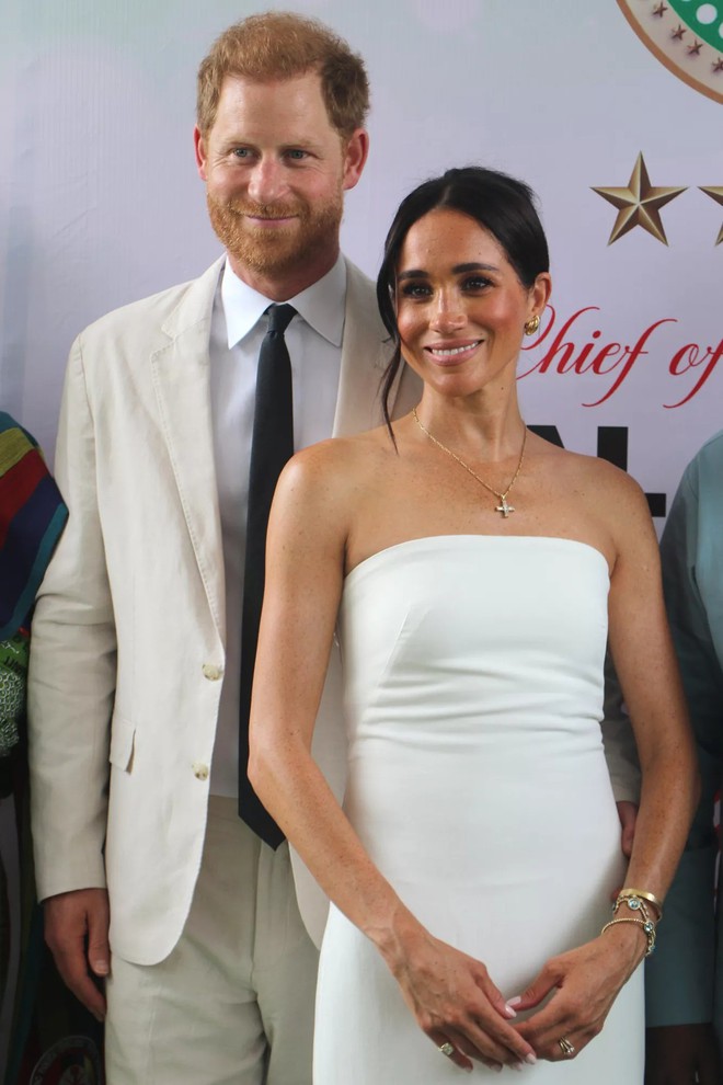 Meghan Markle chuộng mặc hở - Ảnh 7.