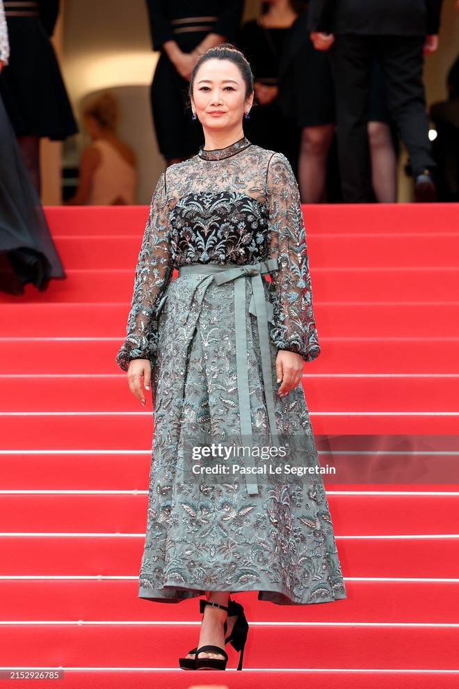 Thảm đỏ khai mạc LHP Cannes 2024: Heidi Klum hóa công chúa lấn lướt Quan Hiểu Đồng - Chompoo, sao Trung Quốc làm lố chiếm spotlight - Ảnh 32.