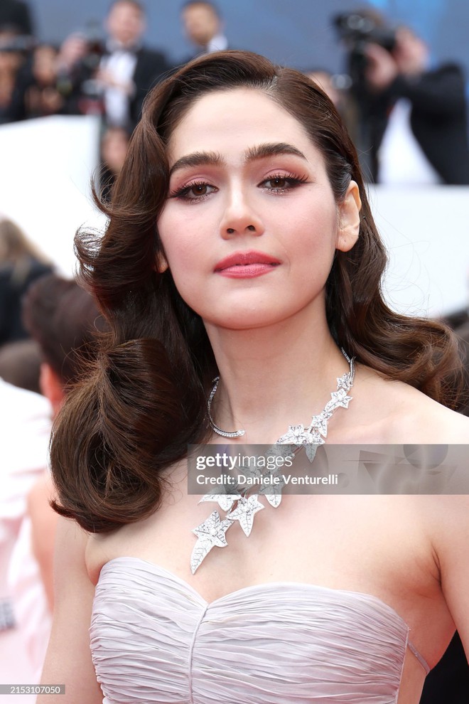 Cannes red carpet day 2: Anya Taylor-Joy doll is incredibly beautiful compared to Duong Yen - Quan Hieu Dong, Chris Hemsworth brought the whole family to attend - Photo 13.