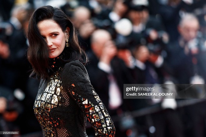 Cannes red carpet day 2: Anya Taylor-Joy doll is incredibly beautiful compared to Duong Yen - Quan Hieu Dong, Chris Hemsworth brought the whole family to attend - Photo 22.