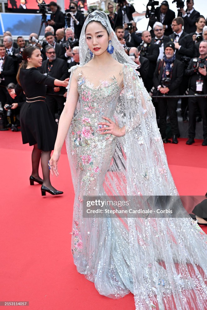 Cannes red carpet day 2: Anya Taylor-Joy doll is incredibly beautiful compared to Duong Yen - Quan Hieu Dong, Chris Hemsworth brought the whole family to attend - Photo 23.