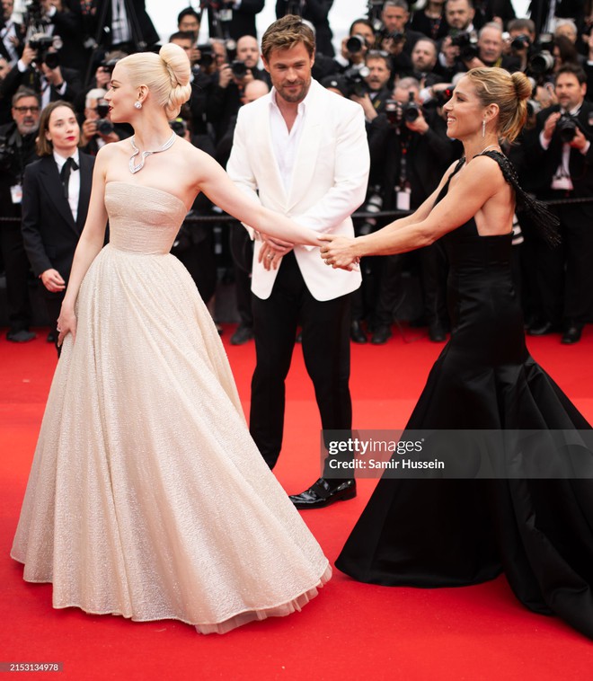 Cannes red carpet day 2: Anya Taylor-Joy doll is incredibly beautiful compared to Duong Yen - Quan Hieu Dong, Chris Hemsworth brought the whole family to attend - Photo 17.