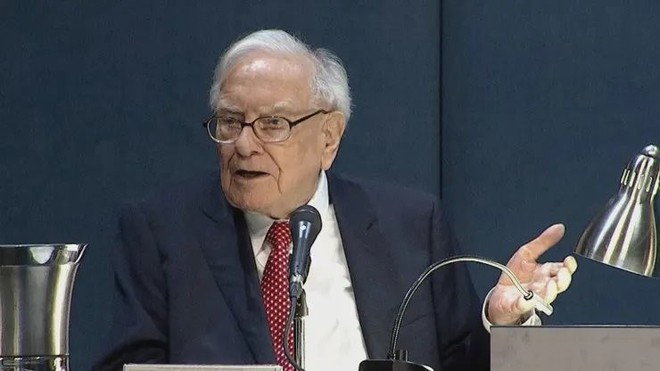 Lời khuyên mới nhất của Warren Buffett năm 2024: Cuộc họp 4 tiếng tóm gọn lại trong 2 lời khuyên cực “thấm”, xứng danh nhà đầu tư huyền thoại nhất thế kỷ - Ảnh 1.