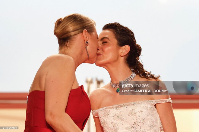 Cannes red carpet day 2: Anya Taylor-Joy doll is incredibly beautiful compared to Duong Yen - Quan Hieu Dong, Chris Hemsworth brought the whole family to attend - Photo 36.