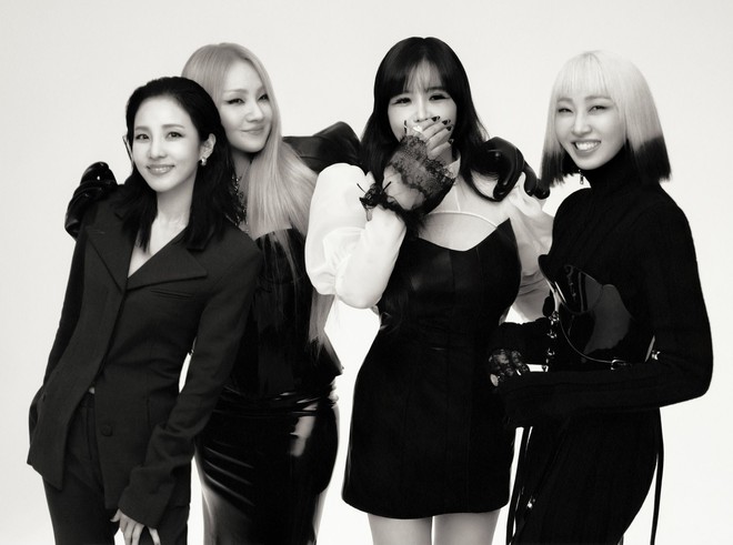 2NE1 tái hợp trong bộ ảnh kỉ niệm 15 năm debut, 4 cô gái mỉm cười hạnh phúc bên nhau thật xúc động quá! - Ảnh 3.