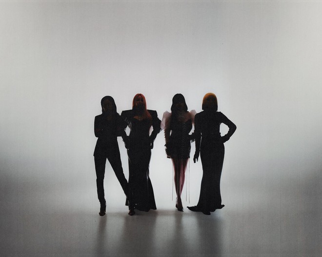 2NE1 tái hợp trong bộ ảnh kỉ niệm 15 năm debut, 4 cô gái mỉm cười hạnh phúc bên nhau thật xúc động quá! - Ảnh 4.