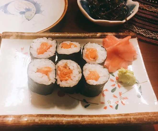 Sushi, cơm cuộn vừa ngon vừa tiện nhưng ăn vào mùa hè càng cần chú ý 3 điều quan trọng để tránh ngộ độc - Ảnh 4.