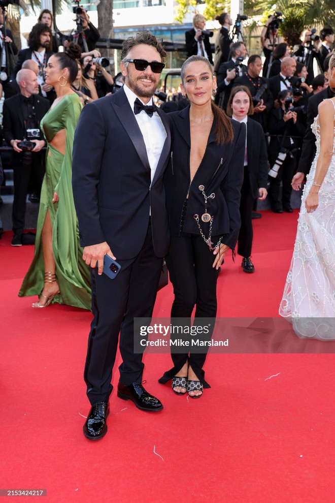 Thảm đỏ Cannes ngày 4: Thảo Nhi Lê hóa Cinderella, Emma Stone - Eva Longoria gợi cảm hết nấc - Ảnh 17.