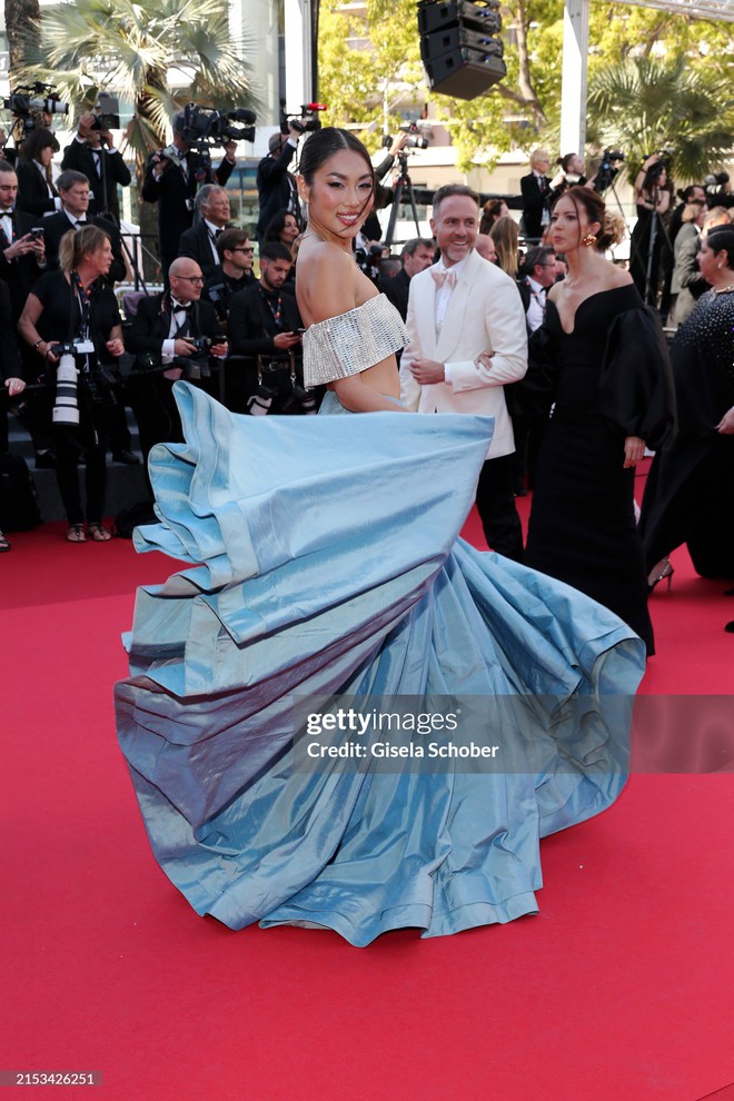 Thảm đỏ Cannes ngày 4: Thảo Nhi Lê hóa Cinderella, Emma Stone - Eva Longoria gợi cảm hết nấc - Ảnh 10.