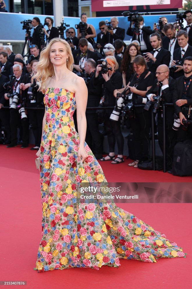 Thảm đỏ Cannes ngày 4: Thảo Nhi Lê hóa Cinderella, Emma Stone - Eva Longoria gợi cảm hết nấc - Ảnh 44.