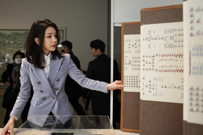 Đệ nhất Phu nhân Hàn Quốc xuất hiện sau 5 tháng ở ẩn vì chiếc túi Dior sóng gió - Ảnh 4.
