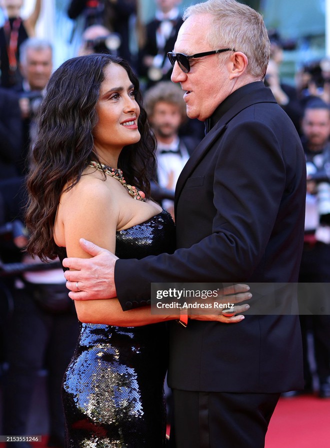 Thảm đỏ Cannes ngày 5: Selena Gomez chiếm spotlight khi mặc khác xa màn nhá hàng bốc lửa, Đồng Lệ Á tạo dáng lầy lội bên Bành Vu Yến - Ảnh 10.