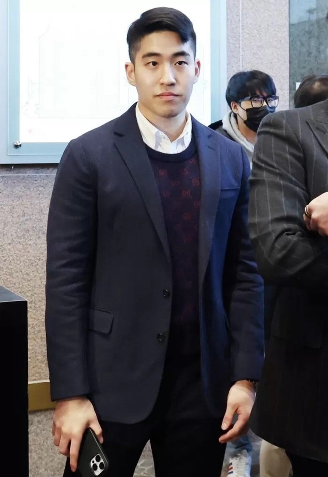 Con trai Go Hyun Jung: Cháu trai đế chế Samsung lựa chọn đi lên từ vị trí thấp, gây bão với visual chuẩn mỹ nam - Ảnh 6.