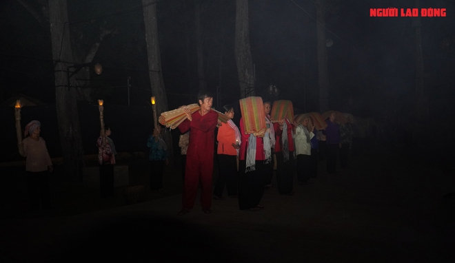 Trải nghiệm &ldquo;chợ ma&rdquo; huyền b&iacute;, độc đ&aacute;o ở miền T&acirc;y - Ảnh 8.