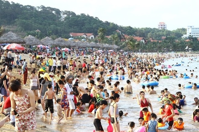 Top 10 bãi biển đẹp ở Việt Nam khiến du khách mê đắm - Ảnh 1.
