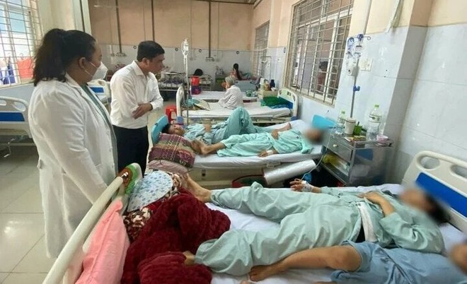 Hơn 300 người nghi ngộ độc do ăn bánh mì ở Đồng Nai: Bộ Y tế chỉ đạo khẩn - Ảnh 1.