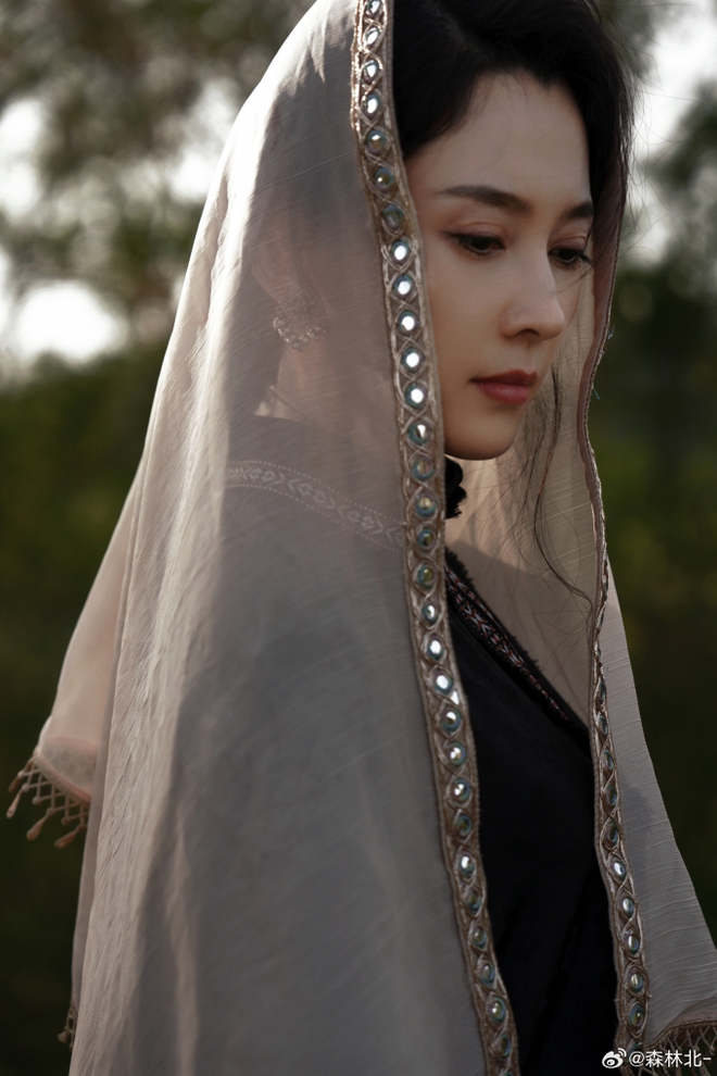 Die Schönheit der jungen Geliebten von Ex-Mann Truong Tu Di: Sieht aus wie eine Kopie der Tochter des Samsung-Imperiums, wird aber immer noch als minderwertig gegenüber der Königin der drei goldenen Sterne kritisiert – Foto 4.