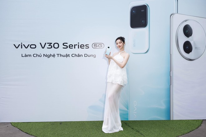 N&agrave;ng thơ Jun Vũ xinh như b&uacute;p b&ecirc;, h&uacute;t mọi &aacute;nh nh&igrave;n trong sự kiện ra mắt smartphone của vivo - Ảnh 4.