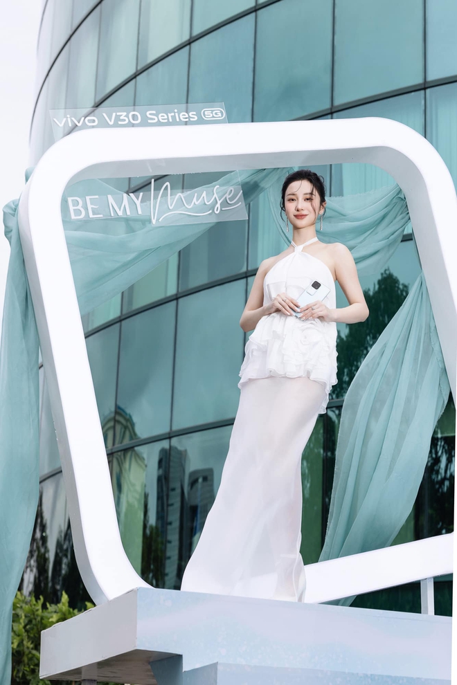 N&agrave;ng thơ Jun Vũ xinh như b&uacute;p b&ecirc;, h&uacute;t mọi &aacute;nh nh&igrave;n trong sự kiện ra mắt smartphone của vivo - Ảnh 7.