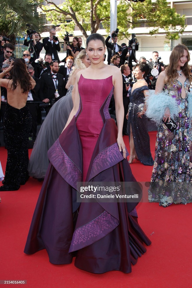 Thảm đỏ Cannes ngày 8: Thiên thần Victorias Secret đại chiến, phô diễn visual và sắc vóc khét lẹt! - Ảnh 22.