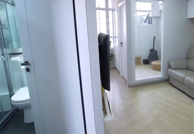 Căn hộ 27m2 được cải tạo thành 2 phòng ngủ nhưng vẫn đón được ánh sáng tự nhiên và đủ tầm nhìn - Ảnh 10.