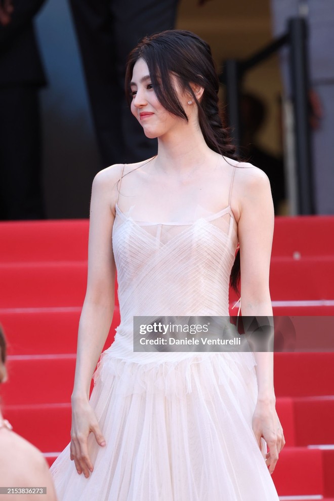 Cuối cùng Getty Images cũng đổ ảnh bắt trọn nhan sắc Han So Hee tại Cannes, nhưng sao thảm họa khó tin thế này? - Ảnh 4.