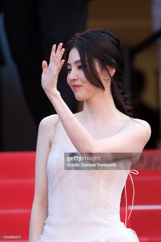 Cuối cùng Getty Images cũng đổ ảnh bắt trọn nhan sắc Han So Hee tại Cannes, nhưng sao thảm họa khó tin thế này? - Ảnh 2.