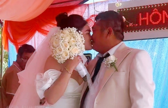 Nam diễn viên Việt khổ nhất showbiz: Ở phòng trọ 15m2, bán xe trả nợ, 40 tuổi kết hôn lần 2 với vợ trẻ đẹp