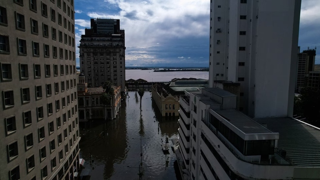 Cận cảnh thiệt hại thảm khốc do lũ lụt lịch sử ở Brazil - Ảnh 11.