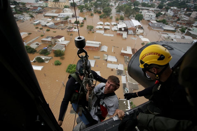 Cận cảnh thiệt hại thảm khốc do lũ lụt lịch sử ở Brazil - Ảnh 8.