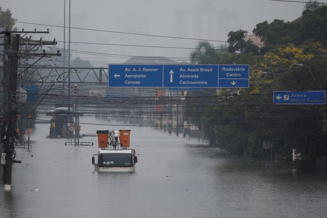 Cận cảnh thiệt hại thảm khốc do lũ lụt lịch sử ở Brazil - Ảnh 7.