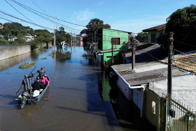 Cận cảnh thiệt hại thảm khốc do lũ lụt lịch sử ở Brazil - Ảnh 6.