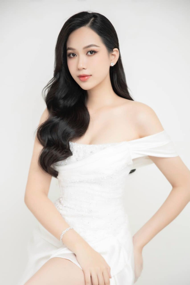 Mỹ nhân sinh năm 2000 có làn da đẹp nhất Hoa hậu Việt Nam 2020: Hiện tại sống xa hoa với doanh nhân bí ẩn - Ảnh 1.
