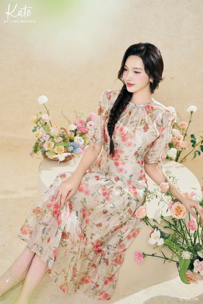 9 mẫu váy hoa dịu dàng như tiết trời tháng 5, nàng 30+ diện lên trẻ xinh tựa nữ chính ngôn tình - Ảnh 3.