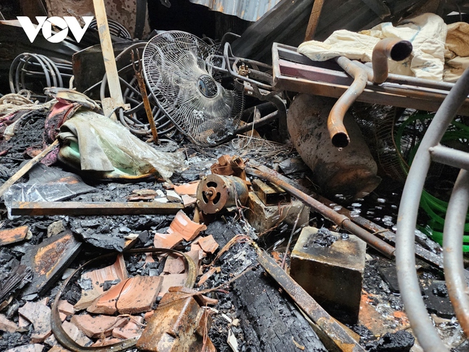 Hình ảnh tang thương bên trong ngôi nhà trọ bị cháy ở Trung Kính, Hà Nội - Ảnh 3.