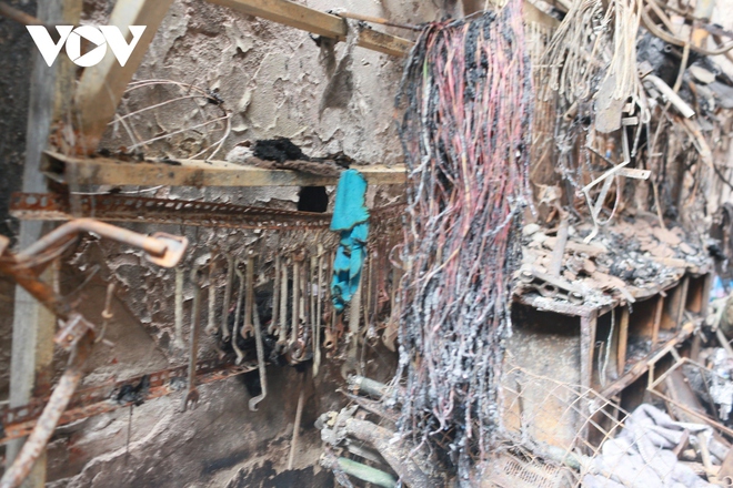 Hình ảnh tang thương bên trong ngôi nhà trọ bị cháy ở Trung Kính, Hà Nội - Ảnh 2.