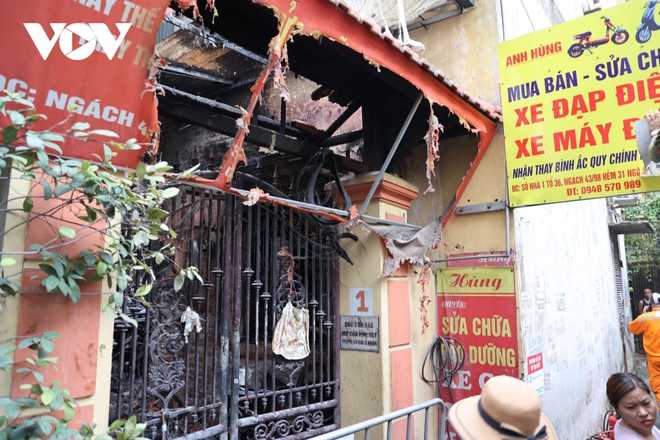 Hình ảnh tang thương bên trong ngôi nhà trọ bị cháy ở Trung Kính, Hà Nội - Ảnh 1.