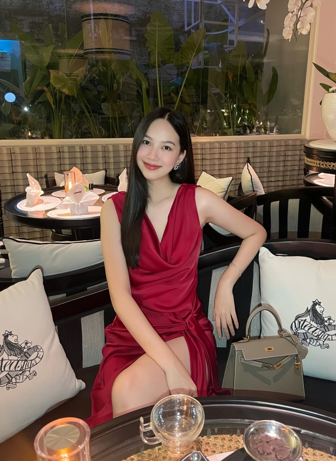 Mỹ nhân sinh năm 2000 có làn da đẹp nhất Hoa hậu Việt Nam 2020: Hiện tại sống xa hoa với doanh nhân bí ẩn - Ảnh 8.