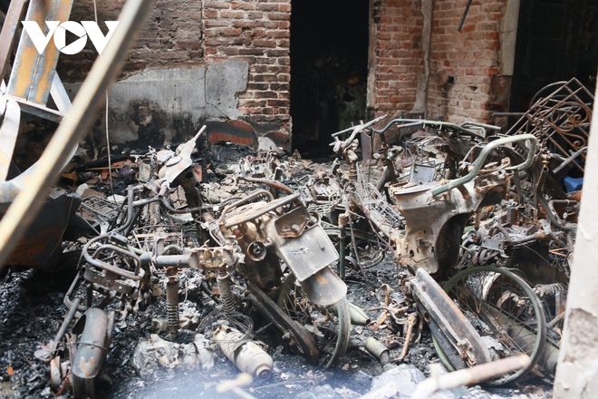 Hình ảnh tang thương bên trong ngôi nhà trọ bị cháy ở Trung Kính, Hà Nội - Ảnh 10.