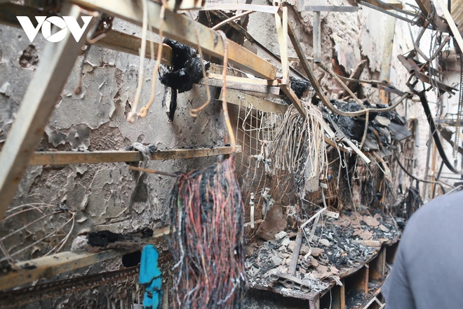 Hình ảnh tang thương bên trong ngôi nhà trọ bị cháy ở Trung Kính, Hà Nội - Ảnh 9.