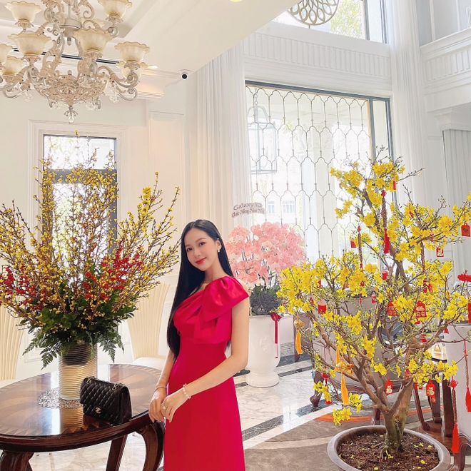 Mỹ nhân sinh năm 2000 có làn da đẹp nhất Hoa hậu Việt Nam 2020: Hiện tại sống xa hoa với doanh nhân bí ẩn - Ảnh 5.