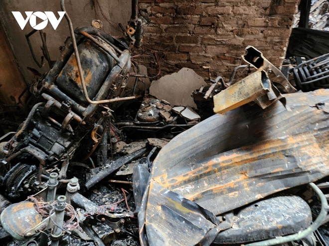 Hình ảnh tang thương bên trong ngôi nhà trọ bị cháy ở Trung Kính, Hà Nội - Ảnh 7.