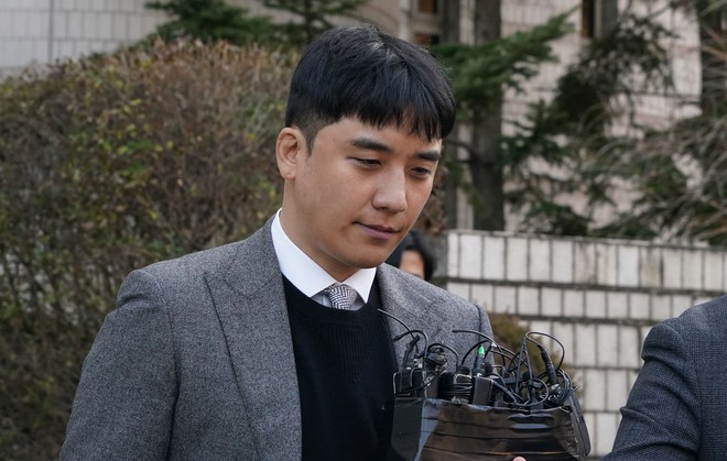 Phẫn nộ cảnh Seungri đối xử với Kim Se Jeong như tiếp viên nhà thổ trước mặt Jung Joon Young - Ảnh 10.