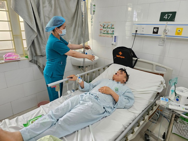 Sức khỏe các nạn nhân vụ cháy nhà trọ ở Hà Nội: Cụ bà 85 tuổi suy hô hấp nặng, phải thở máy - Ảnh 3.