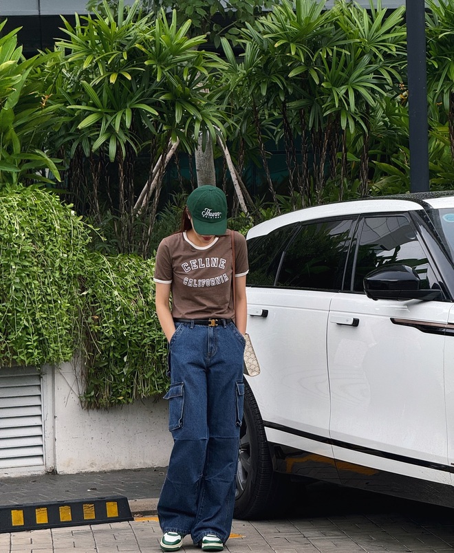 Siehe Ky Duyen 10 Möglichkeiten, im Sommer stylische T-Shirts und weite Hosen zu tragen – Foto 1.