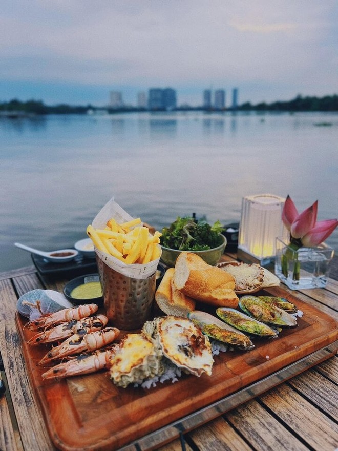 Top nhà hàng bên sông Sài Gòn view xịn, đồ ăn ngon - Ảnh 2.