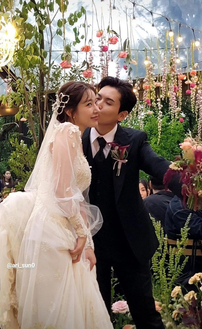 Hôn lễ Ryeowook: Cô dâu nhận “mưa lời khen”, khoảnh khắc đủ 13 thành viên Super Junior khiến fan bật khóc - Ảnh 7.