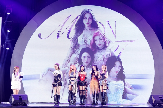 Showcase debut của nhóm nhạc chị đẹp LUNAS: Visual bùng nổ, U40 hát nhảy hùng hục chiến như idol Kpop! - Ảnh 4.