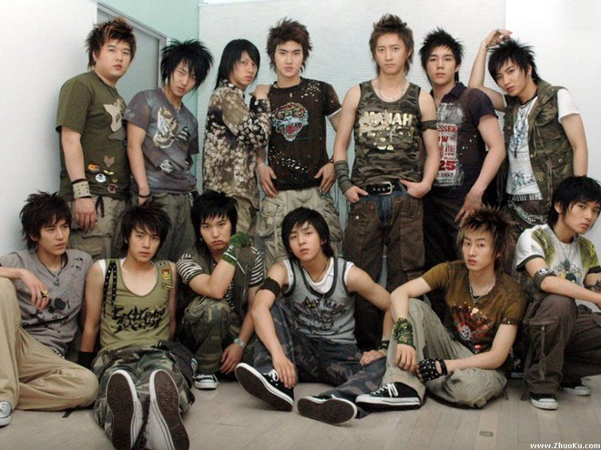 15 thành viên Super Junior hội ngộ đầy đủ sau 15 năm, còn cùng nhau hát bản hit huyền thoại ở đám cưới Ryeowook - Ảnh 5.