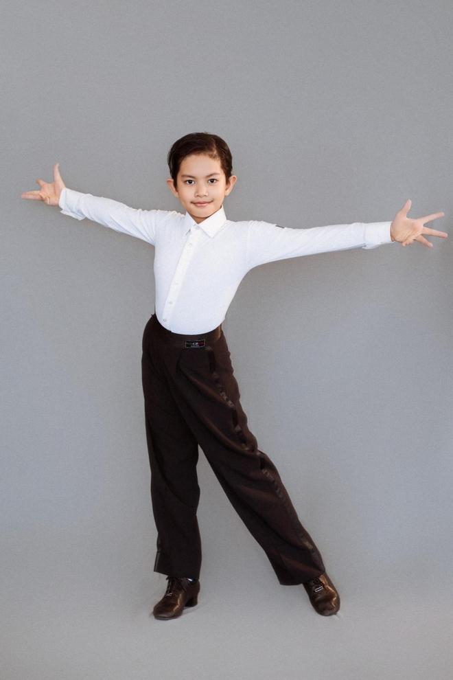 Sao nhí dancesport mới 9 tuổi đã khiến Phan Hiển chỉ còn là cái tên - Ảnh 3.